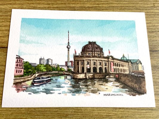 Postkarte mit einer der schönsten Ansichten Berlins: das Bodemuseum / die Museumsinsel, im Hintergrund der Fernsehturm, vorne die Spree - von der Friedrichstraßen-Brücke aus gesehen.