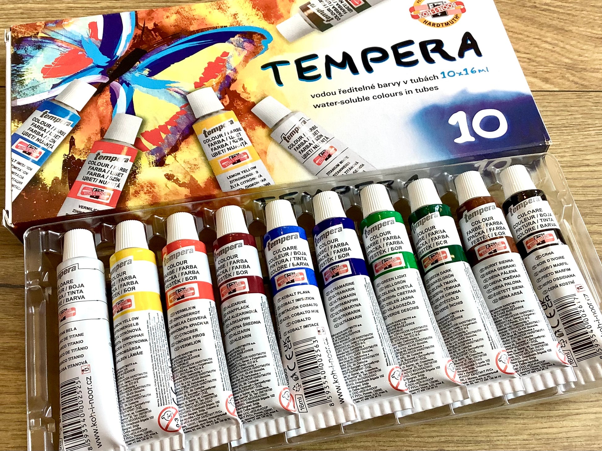 10 Tuben Temperafarben mit je 16m. Erhältlich bei Polly Paper - Schulbedarf in Berlin-Mitte