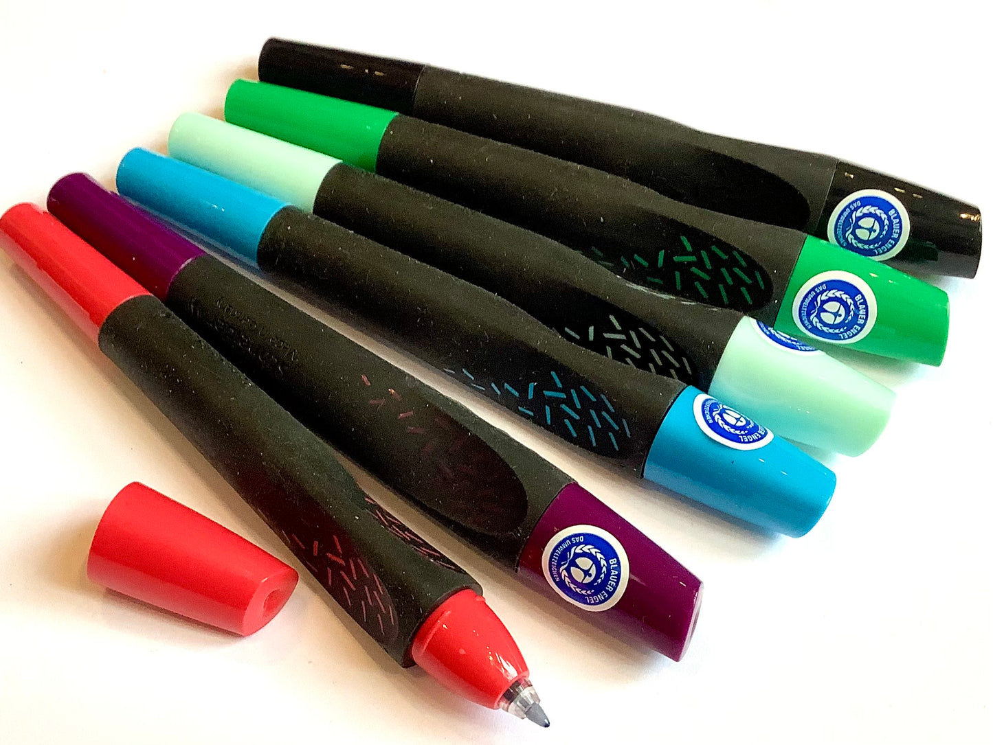 ergonomischer Tintenroller in 6 Farben - schwarz mit farbiger Kappe: rot, lila, blau, grün, mint, schwarz
