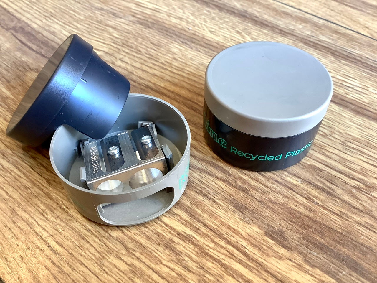 Dosenspitzer rund grau/schwarz Recyclingplastik KUM