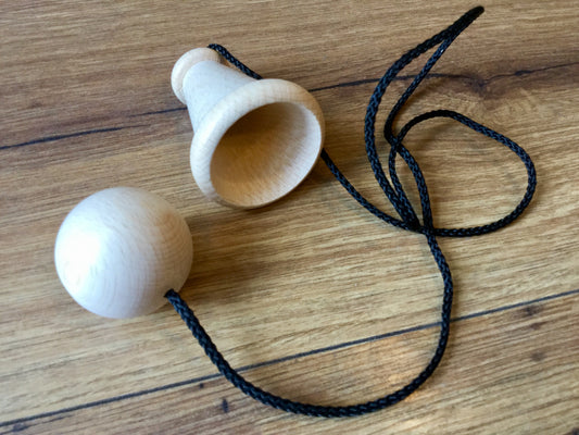 Kugelfangspiel Holz Buche°