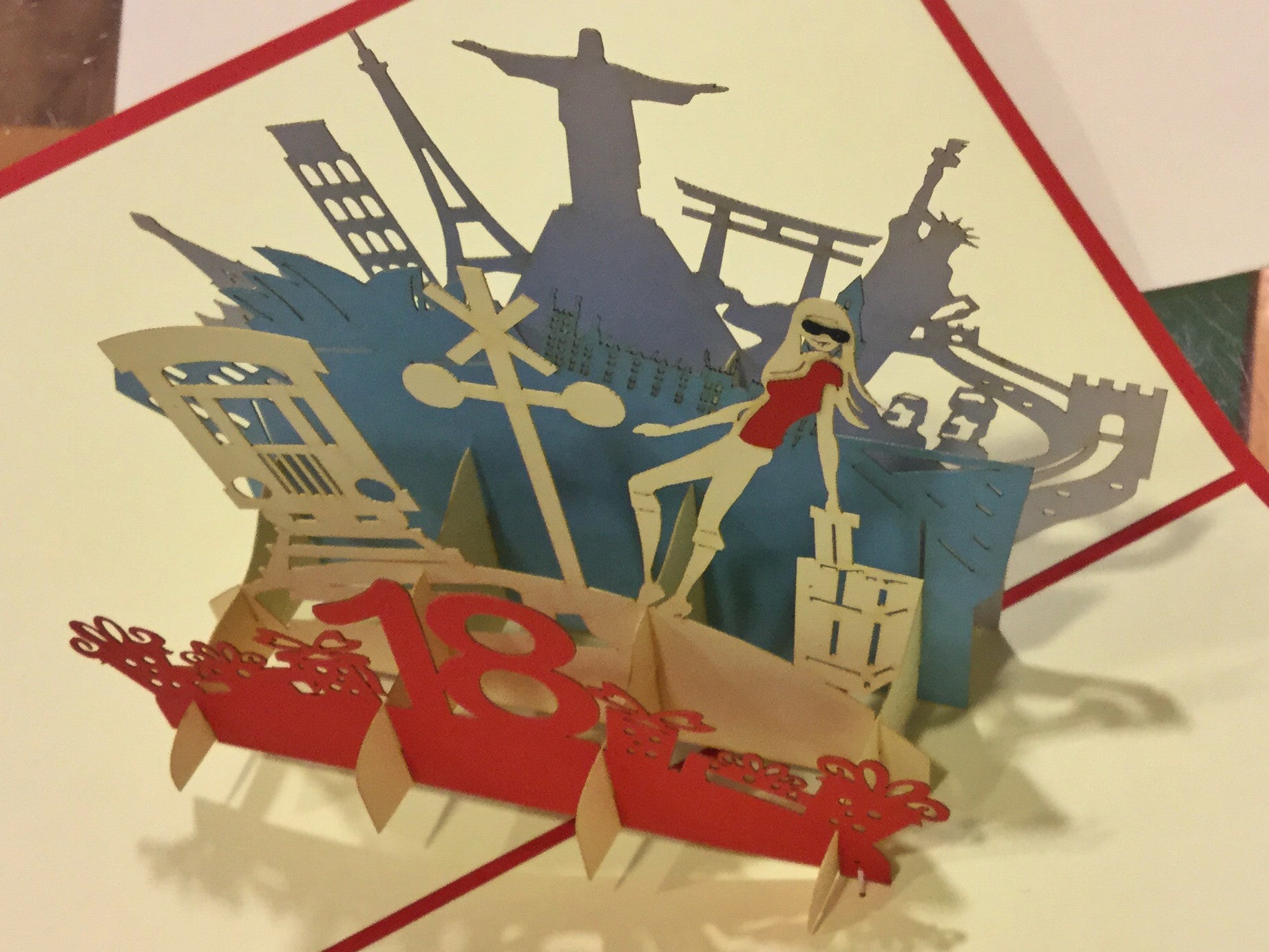 3D-Karte / Pop-up-Karte zum 18. Geburtstag. 
Erhältlich bei Polly Paper - schöne Grußkarten in Berlin-Mitte