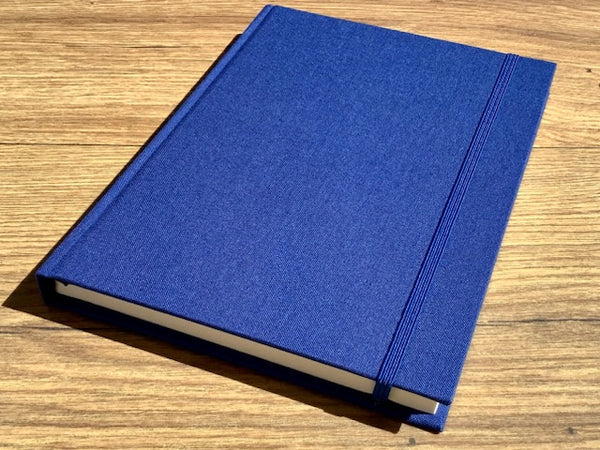 Mit echtem Leinen bezogenes Skizzen- oder Notizbuch, 100g-Blankopapier, Gummizugverschluss
