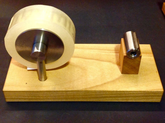 Schwerer Klebefilmabroller aus Kirschholz und Edelstahl