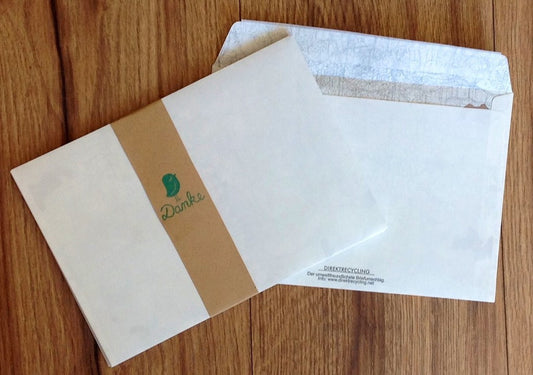 Upcycling-Versandtaschen in der Größe C5 mit Landkarte innen - erhältlich bei Polly Paper, umweltfreundlicher Bürobedarf in Berlin-Mitte