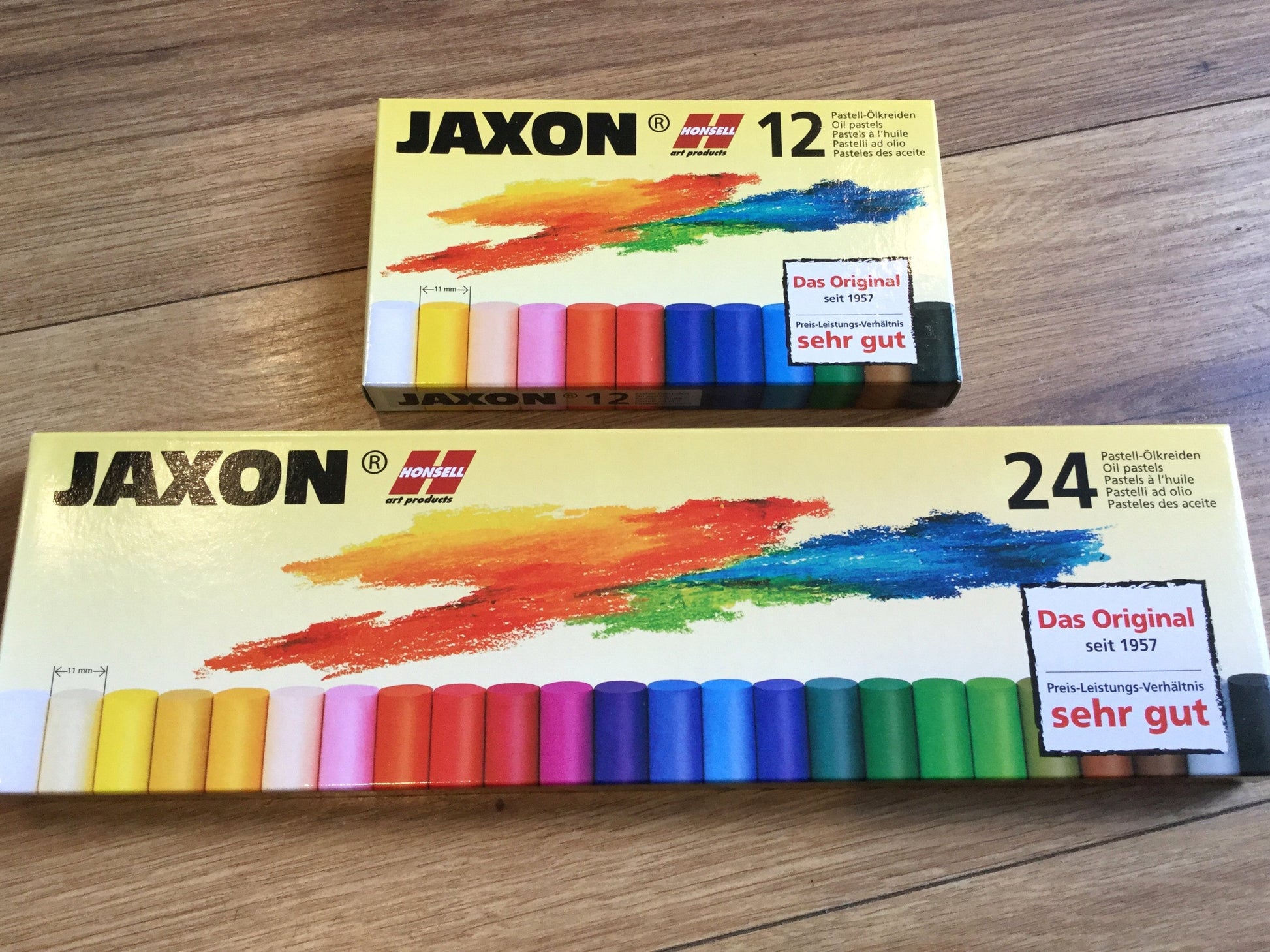eine 12er- und eine 24er-Packung Pastellölkreiden Jaxon von Honsell