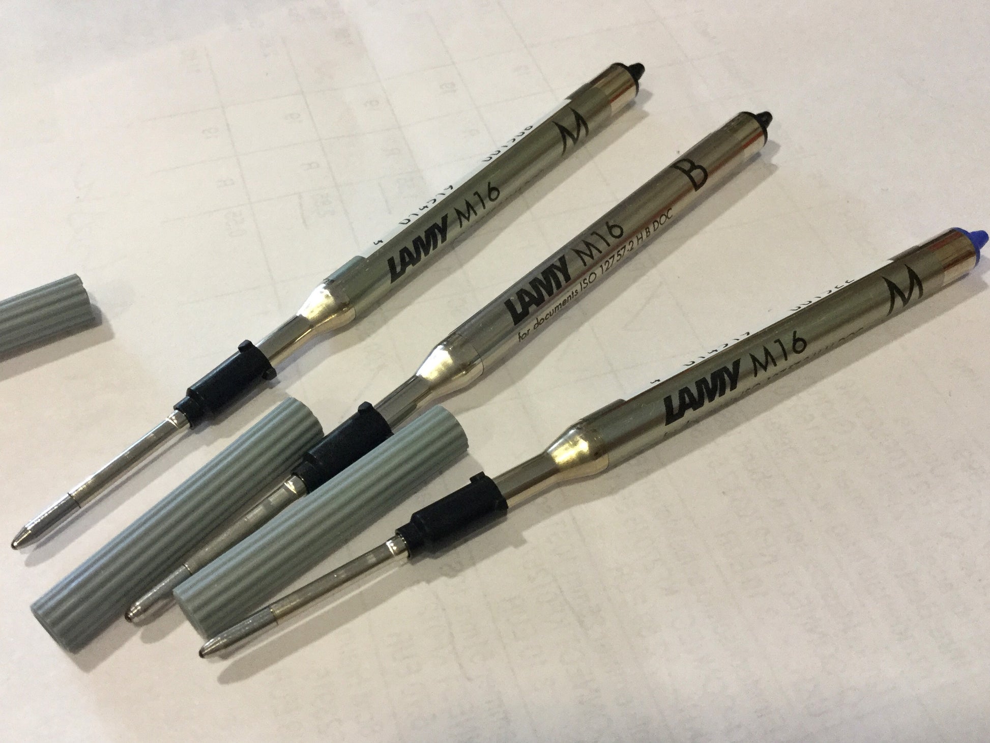Ersatzmine von Lamy für Kugelschreiber in schwarz und blau, in M und B