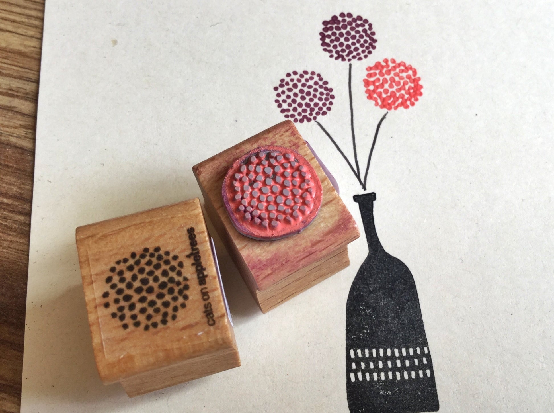 Kleine Holzstempel mit Blütenmotiven von Cats on Appletrees bei Polly Paper - Umweltfreundliche Schreibwaren