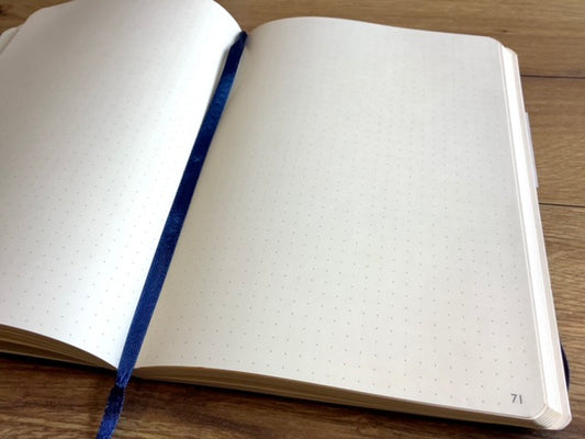 Notizbuch A5 Bullet Journal nummerierte Seiten mit 90g von Clairefontaine - erhältlich bei Polly Paper Schreibwaren in Berlin-Mitte