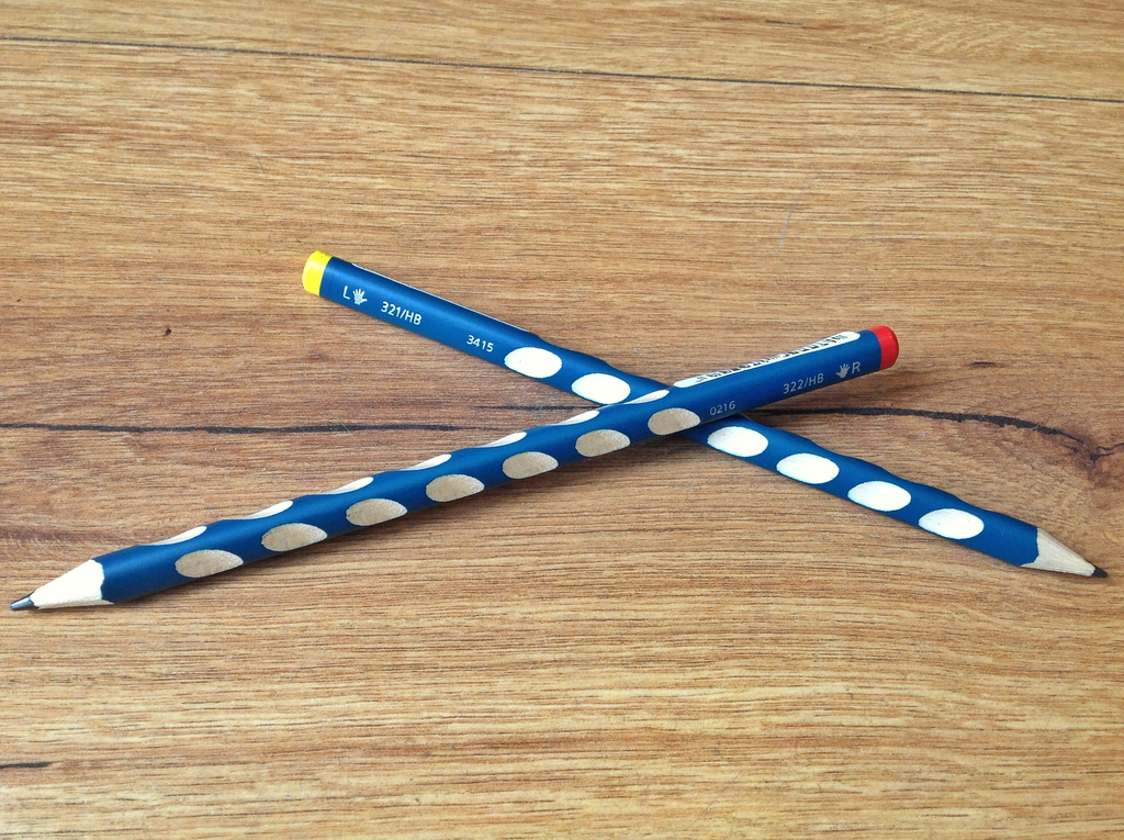 Bleistift EasyGraph Stabilo mit petrolblauem Schaft und griffigen Kerben zum Schreibenlernen, dreiflächig - unterstützt den Dreipunktgriff