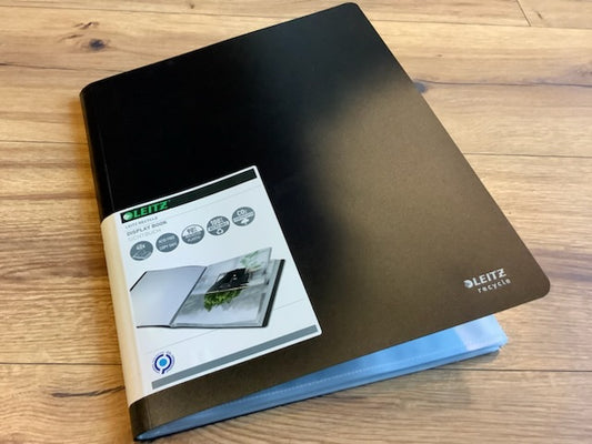 sichtbuch von leitz in schwarz aus Recyclingplastik