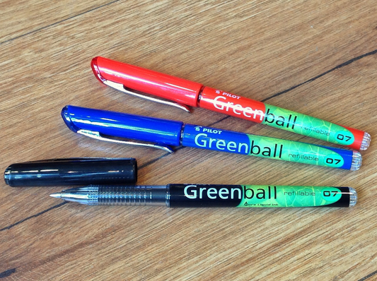 Greenball Tintenroller BeGreen von der Firma Pilot in rot, blau und schwarz bei Polly Paper