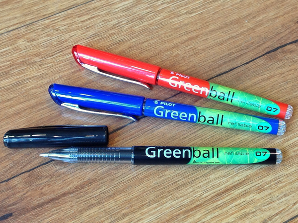 Greenball Tintenroller BeGreen von der Firma Pilot in rot, blau und schwarz bei Polly Paper